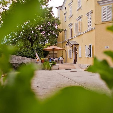 Hi Hostel Rijeka Bagian luar foto