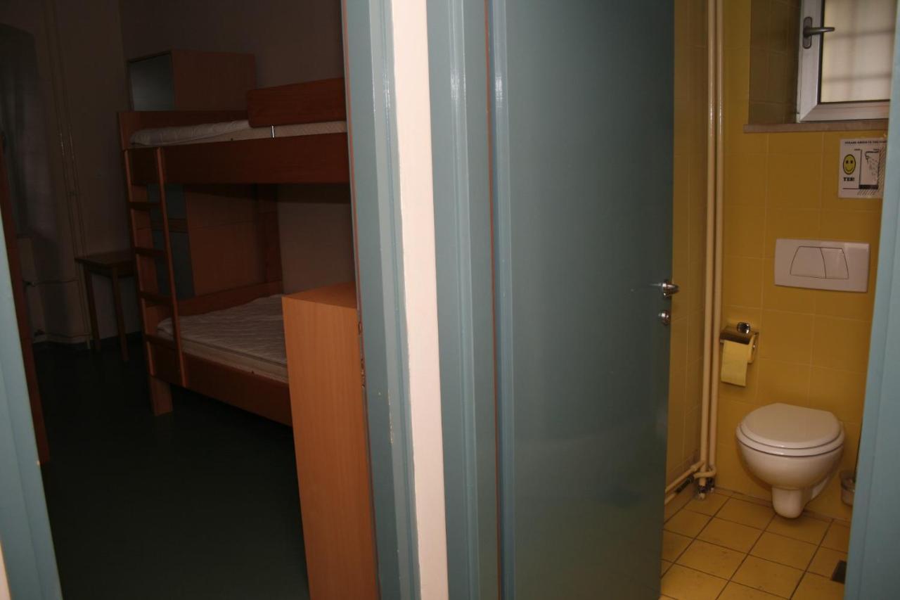 Hi Hostel Rijeka Bagian luar foto