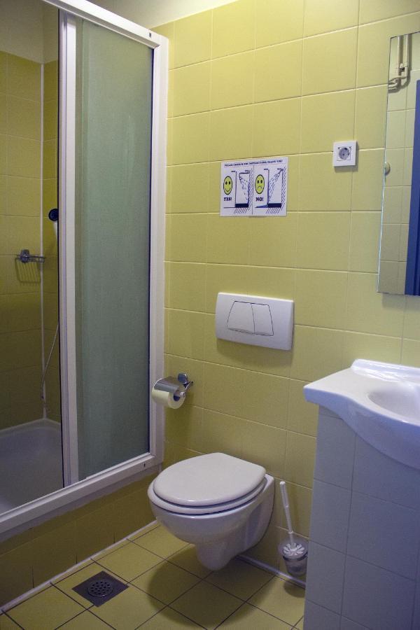 Hi Hostel Rijeka Bagian luar foto