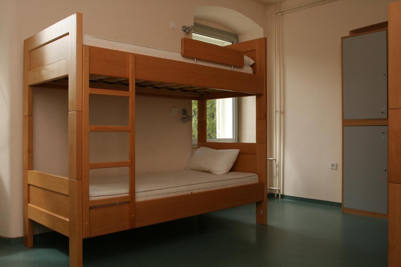 Hi Hostel Rijeka Bagian luar foto