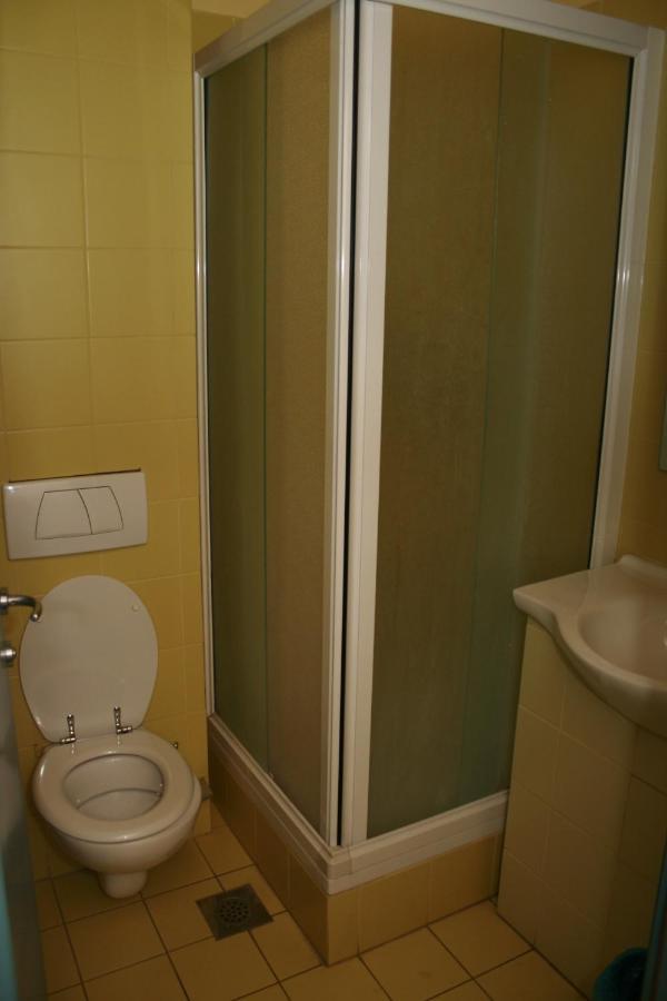 Hi Hostel Rijeka Bagian luar foto