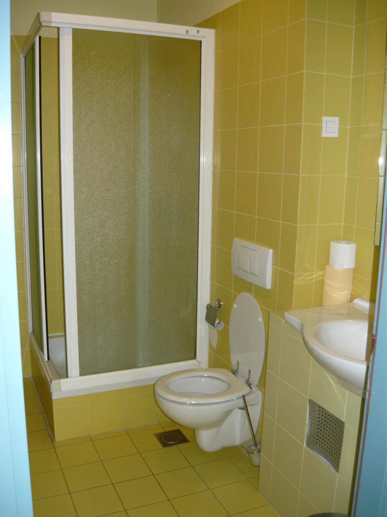 Hi Hostel Rijeka Bagian luar foto