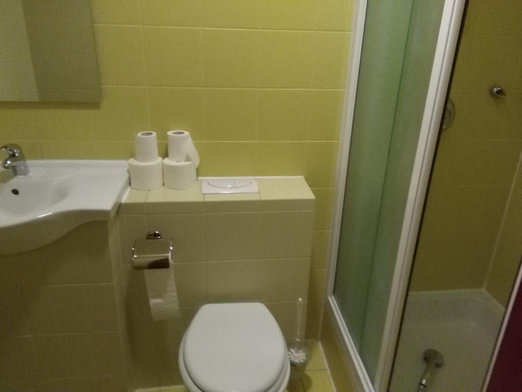 Hi Hostel Rijeka Bagian luar foto