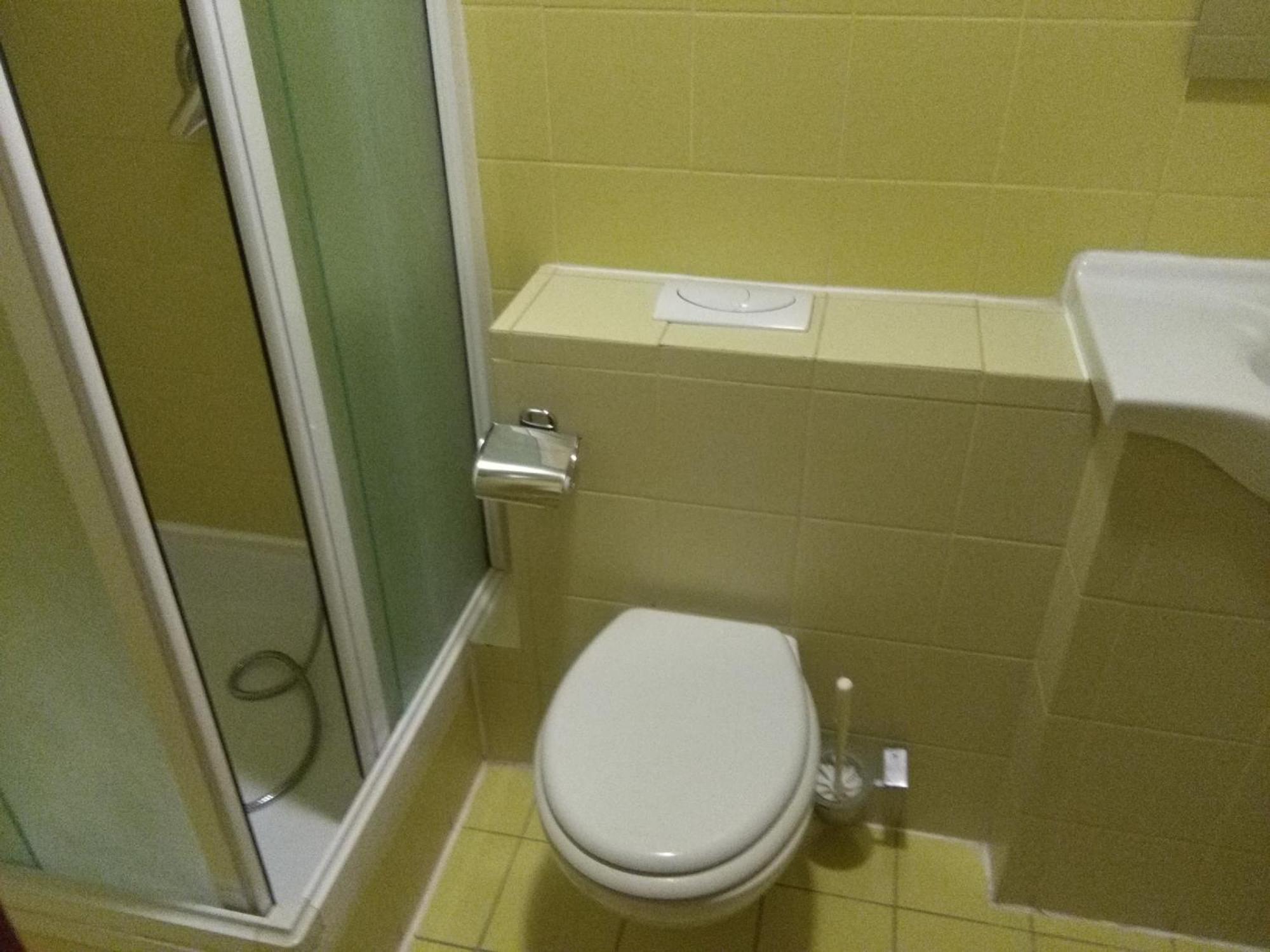 Hi Hostel Rijeka Bagian luar foto