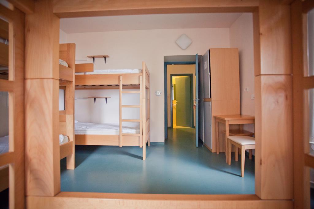 Hi Hostel Rijeka Bagian luar foto