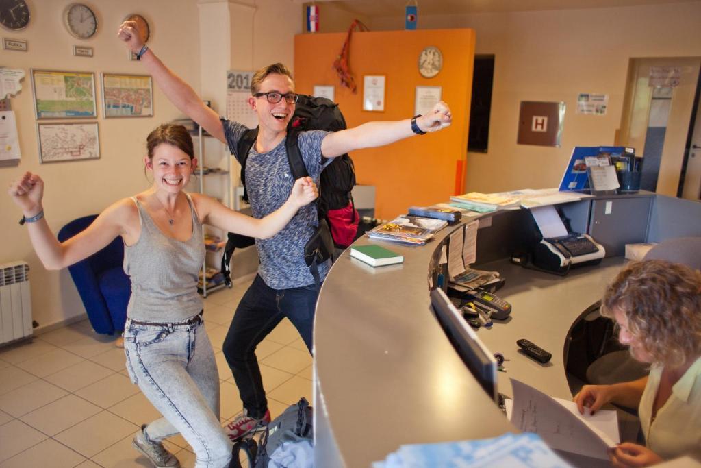 Hi Hostel Rijeka Bagian luar foto