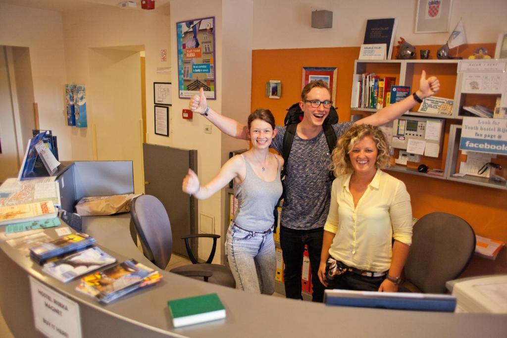 Hi Hostel Rijeka Bagian luar foto