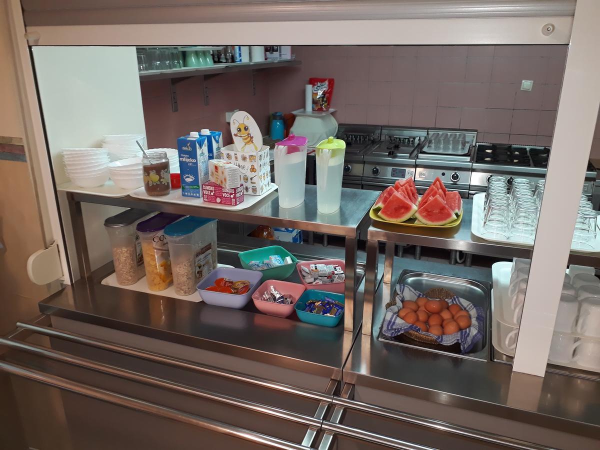 Hi Hostel Rijeka Bagian luar foto