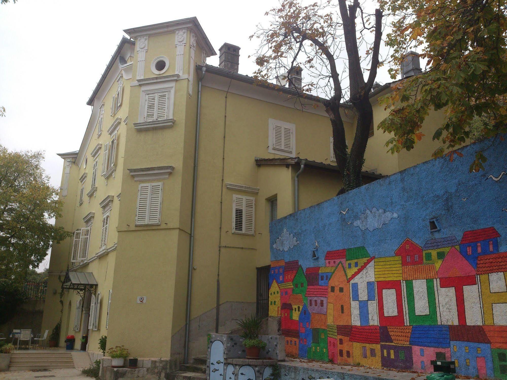 Hi Hostel Rijeka Bagian luar foto